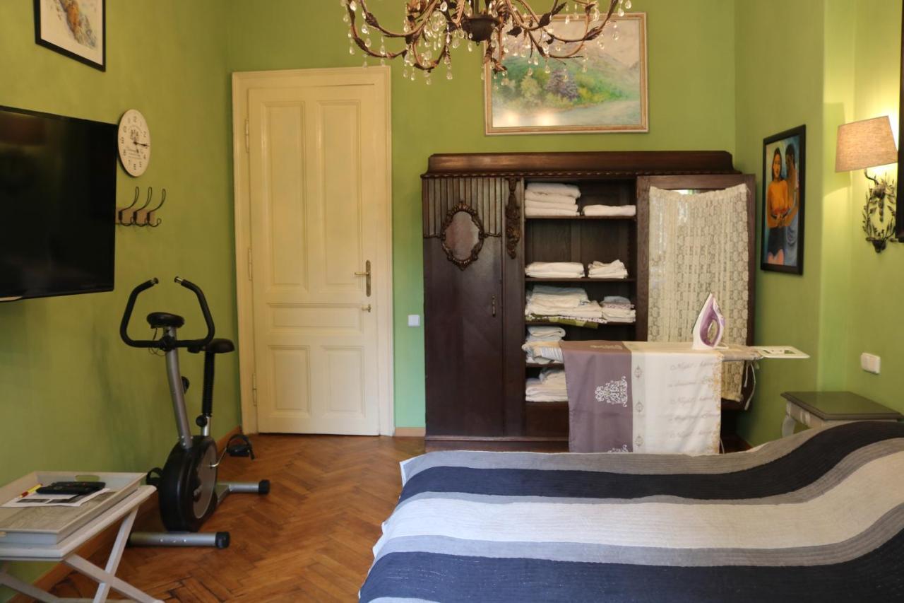 Retro Big Apartment With Two Balconies And Lift Karlsbad Eksteriør billede