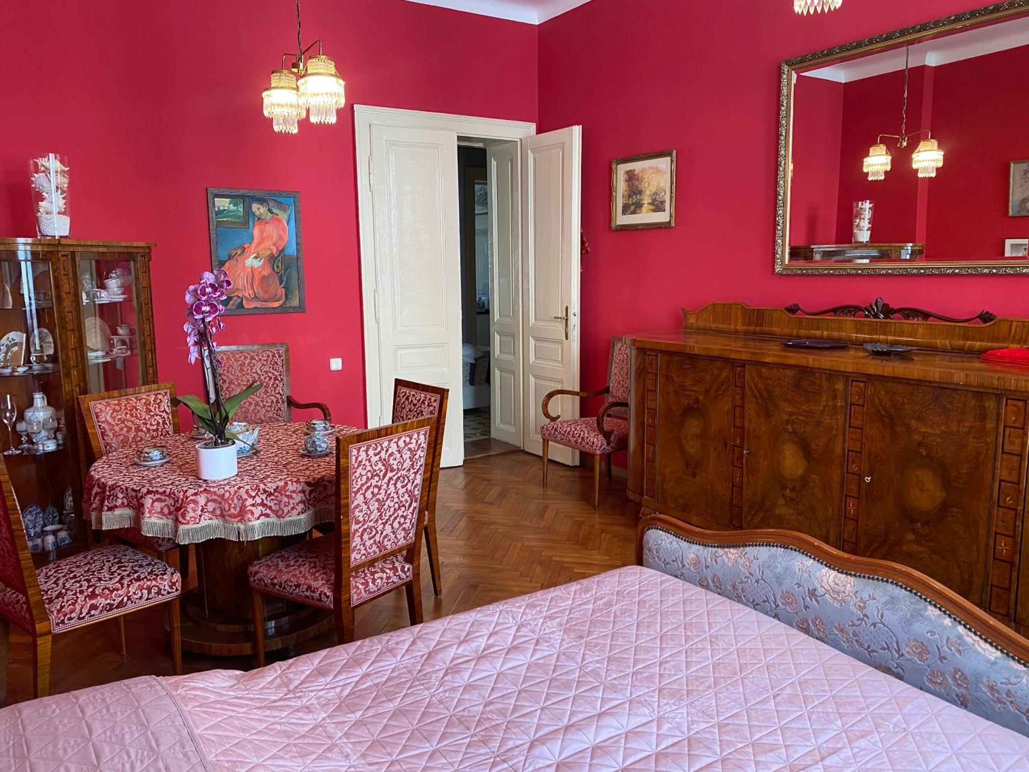 Retro Big Apartment With Two Balconies And Lift Karlsbad Eksteriør billede